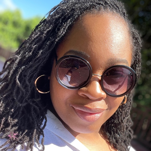 Meet your Posher, Jessica - Picture 1 of 1